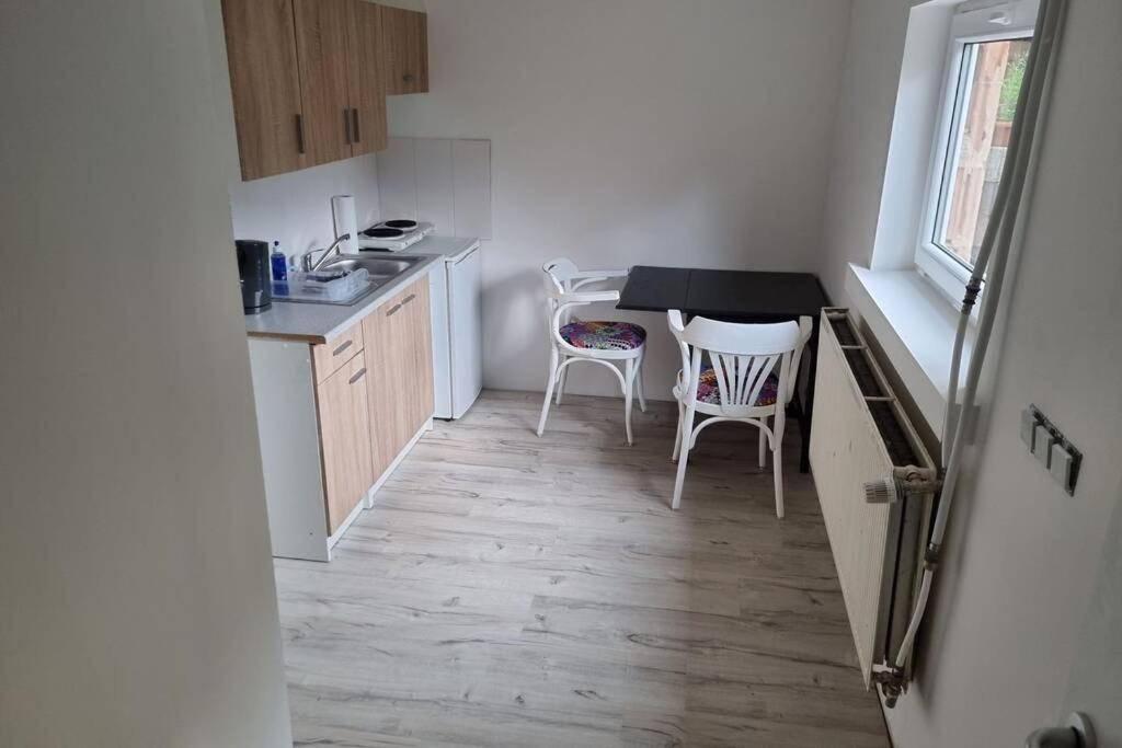 Ferienwohnung/Monteurwohnung Alte Garage Ahnatal Экстерьер фото